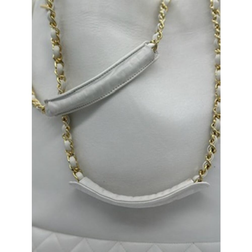 Chanel Vintage White Tote w/Gold hardware*BEAUTIFUL PIECE at bargain price! - Picture 7 of 14